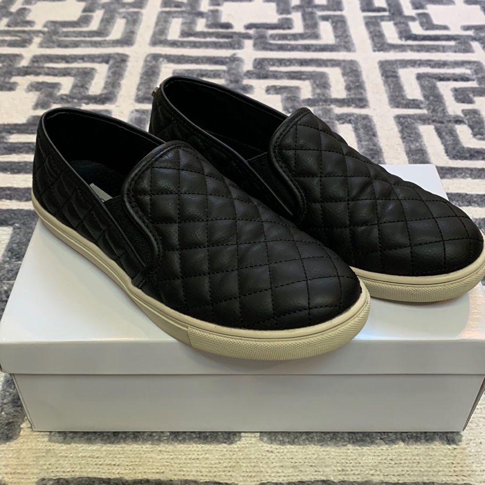 Steve Madden Ecentrcq slip on sneakers size 8 1/2